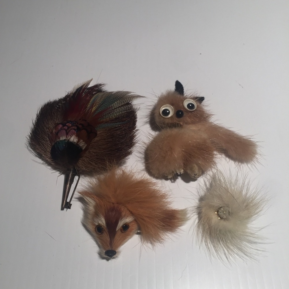 Vintage lot of brooches